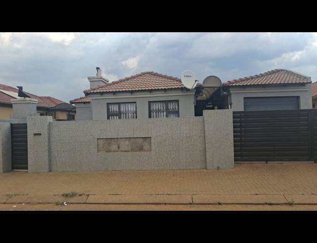 3 BEDROOM HOUSE FOR SALE IN SILUMA VIEW